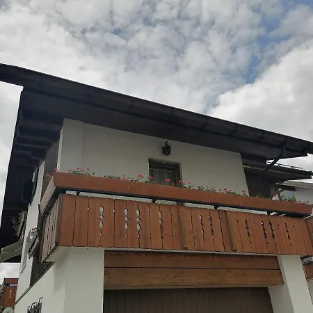 Ciasa De Bona Apartment *